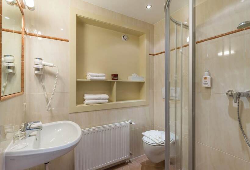 ホテル Waldfriede Der Logenplatz Im Zillertal