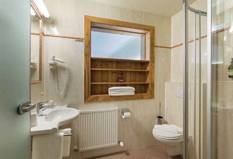 ホテル Waldfriede Der Logenplatz Im Zillertal