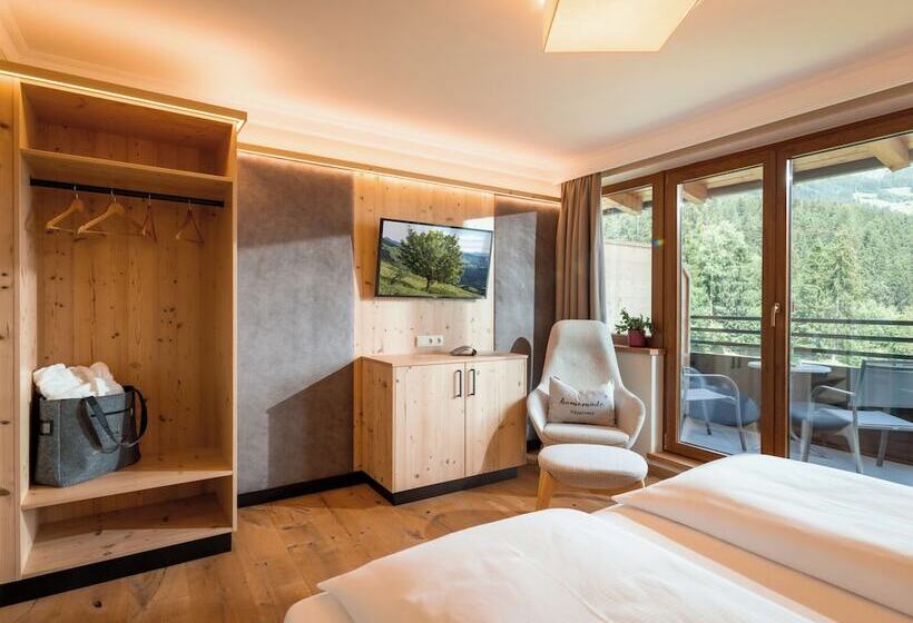 ホテル Waldfriede Der Logenplatz Im Zillertal