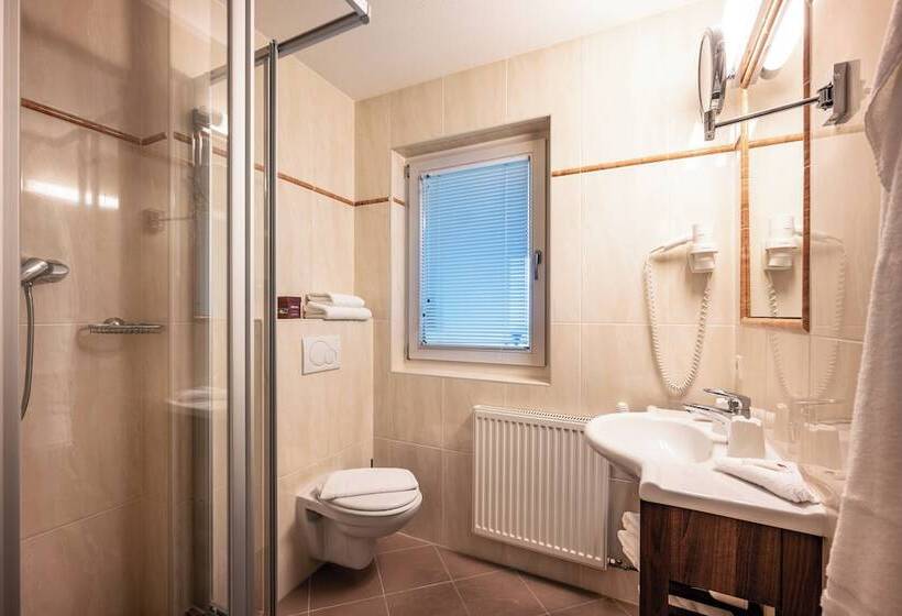 ホテル Waldfriede Der Logenplatz Im Zillertal