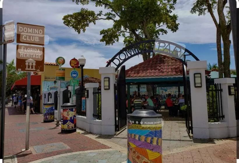 هاستل Beds & Sheets Little Havana