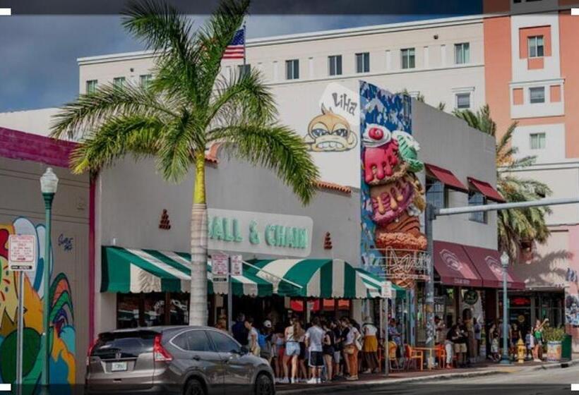 הוסטל Beds & Sheets Little Havana