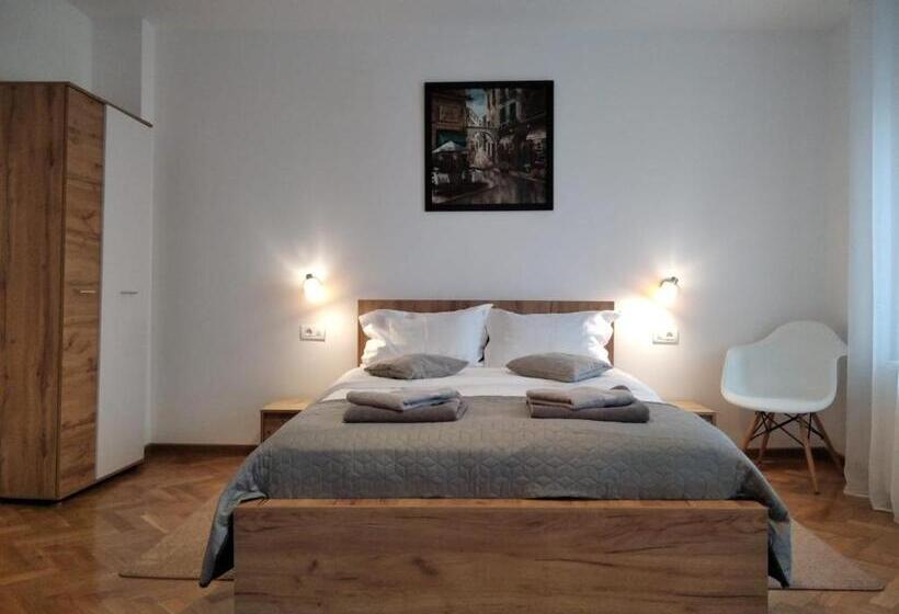 تختخواب و صبحانه Friends House Central Station Self Check In