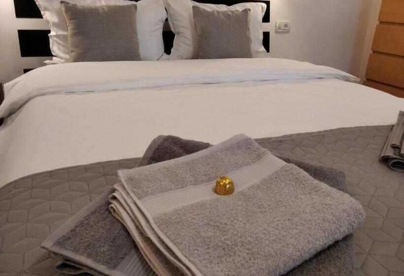 تختخواب و صبحانه Friends House Central Station Self Check In