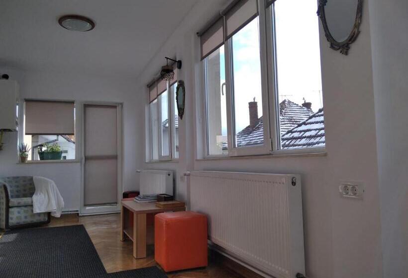 تختخواب و صبحانه Friends House Central Station Self Check In