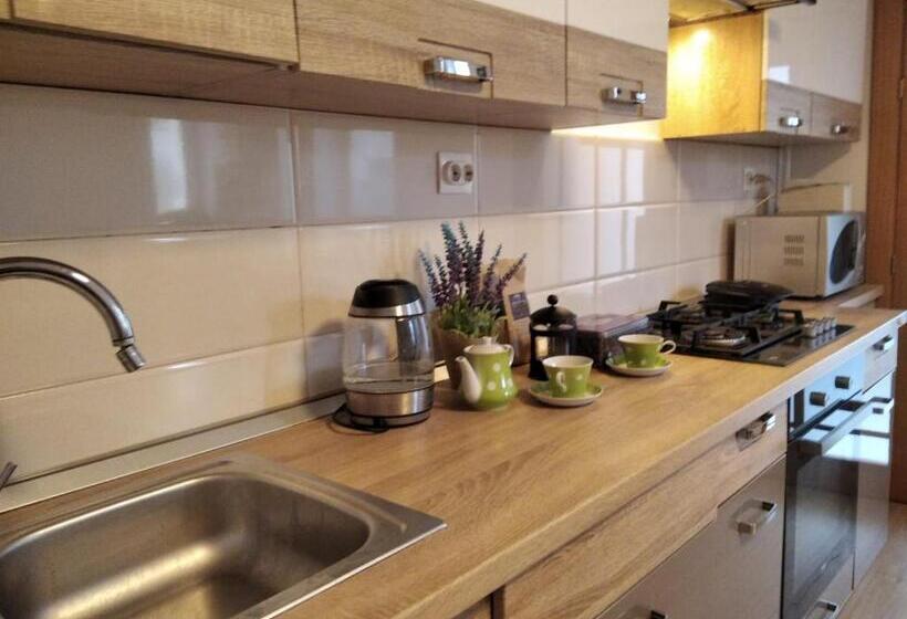 تختخواب و صبحانه Friends House Central Station Self Check In