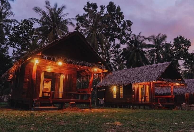 Coco Canopy Boutique Resort