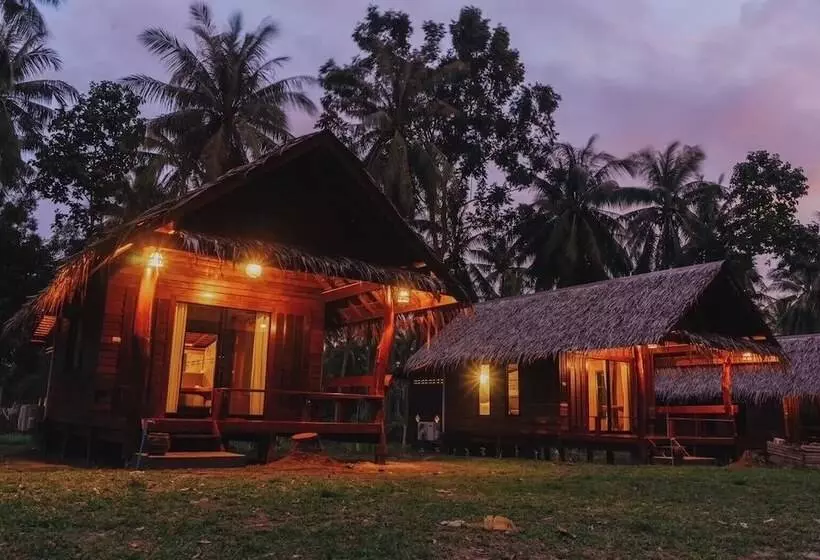 Coco Canopy Boutique Resort