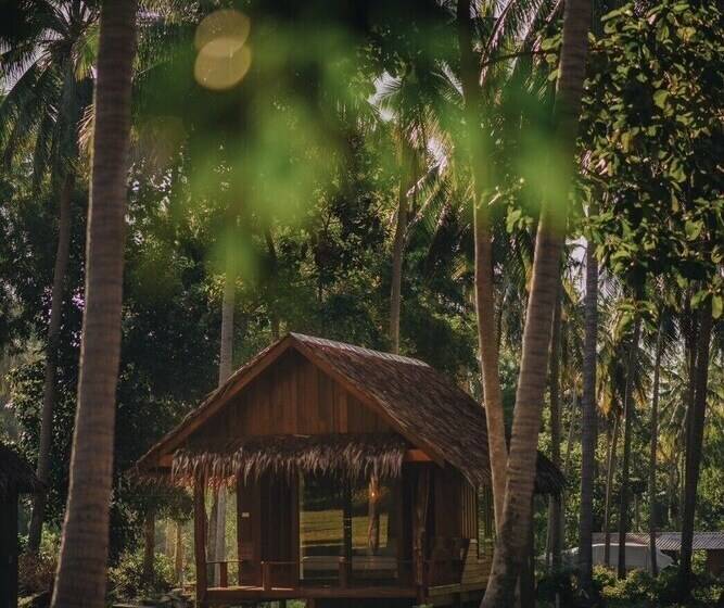 Coco Canopy Boutique Resort