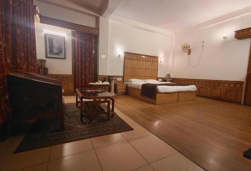 בית מלון כפרי Himland East