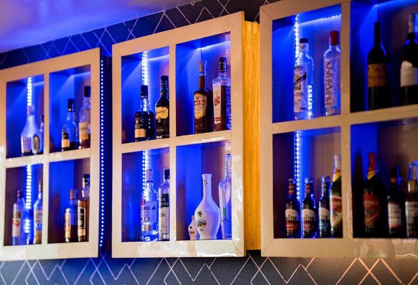 Отель Darsy Residency