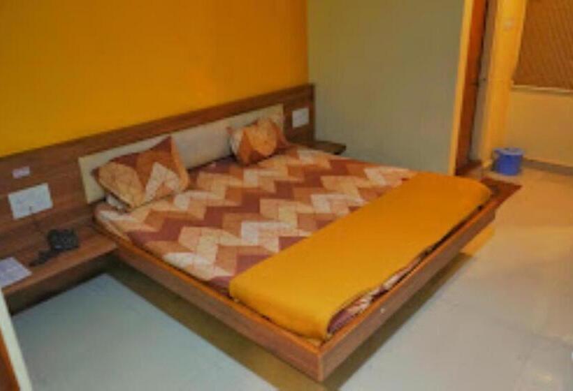 Hotel Ratan Deluxe, Miraj