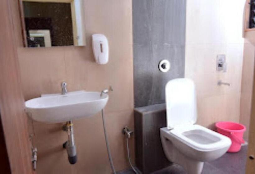 Hotel Ratan Deluxe, Miraj