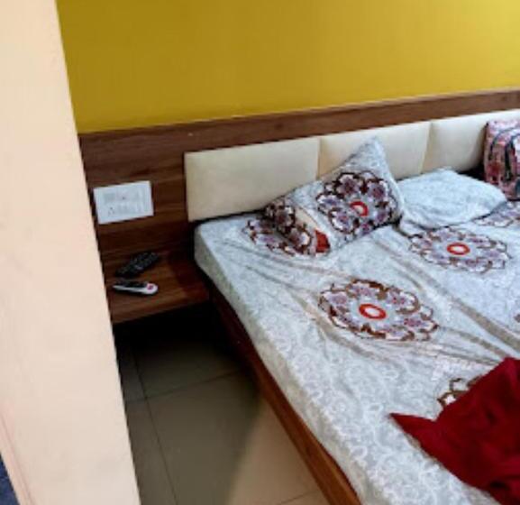 Hotel Ratan Deluxe, Miraj