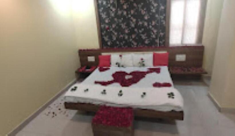 Hotel Ratan Deluxe, Miraj