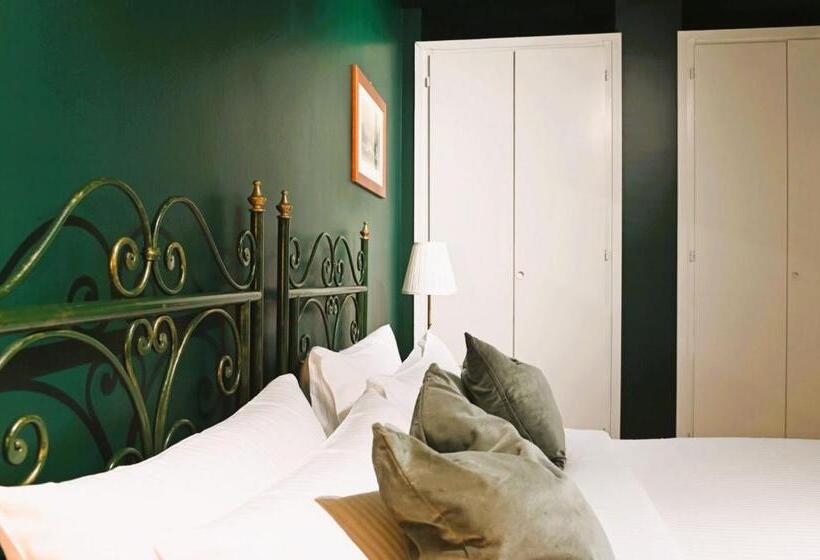 בית מלון כפרי Surrounded By Tuscan Nature In Barga, Breakfast Included