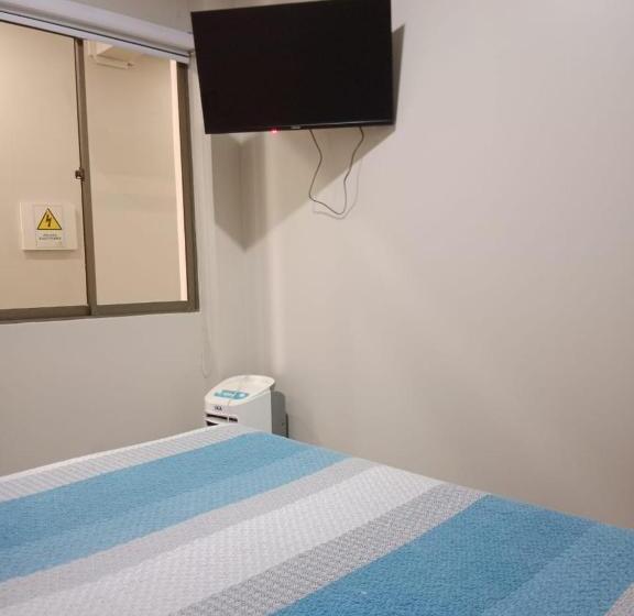 Пансион Hostal Ostello Amadeus