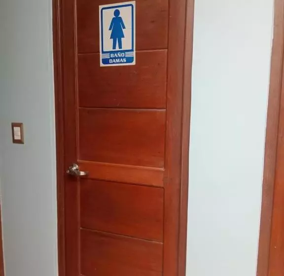 ペンション Hostal Ostello Amadeus