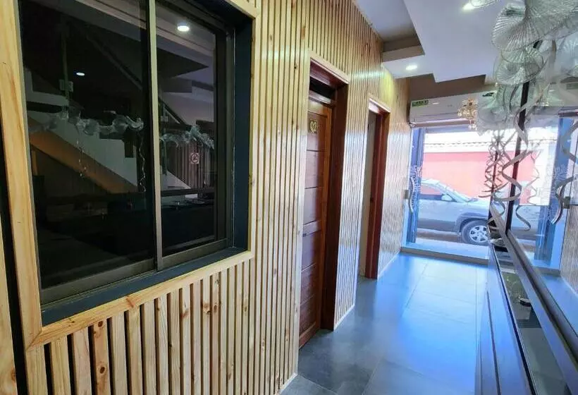ペンション Hostal Ostello Amadeus