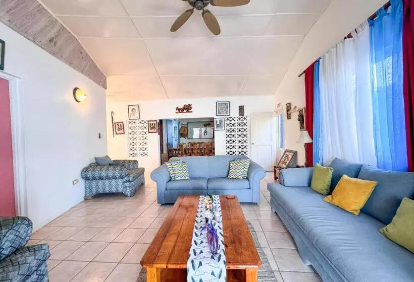 پانسیون Unforgettable Villa