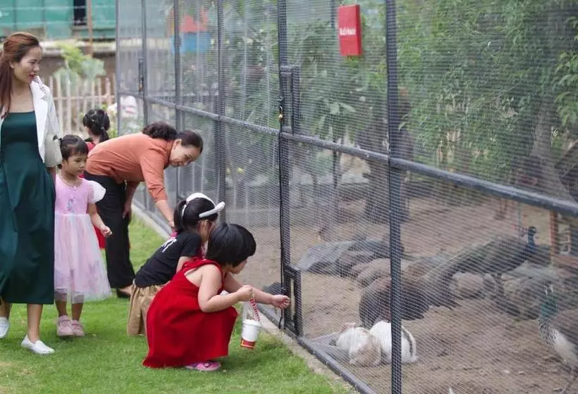 استراحتگاه Lumiere Family Village Dong Tac