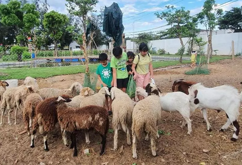 استراحتگاه Lumiere Family Village Dong Tac