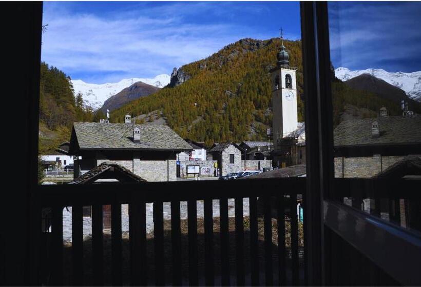 5 Minutes From Monterosa Ski, Small Cottage