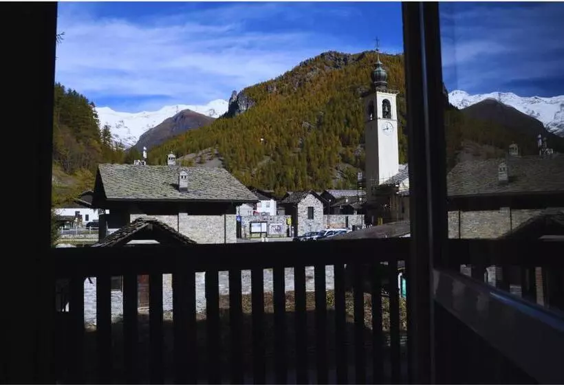 5 Minutes From Monterosa Ski, Small Cottage