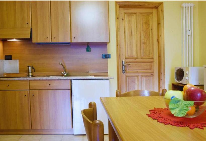 5 Minutes From Monterosa Ski, Small Cottage