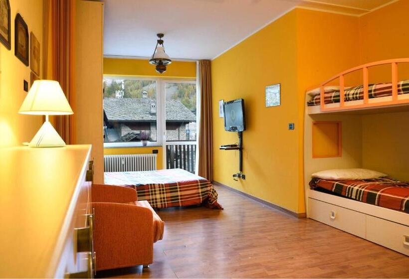 5 Minutes From Monterosa Ski, Small Cottage