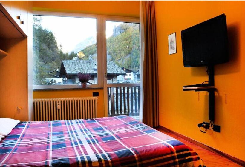 5 Minutes From Monterosa Ski, Small Cottage