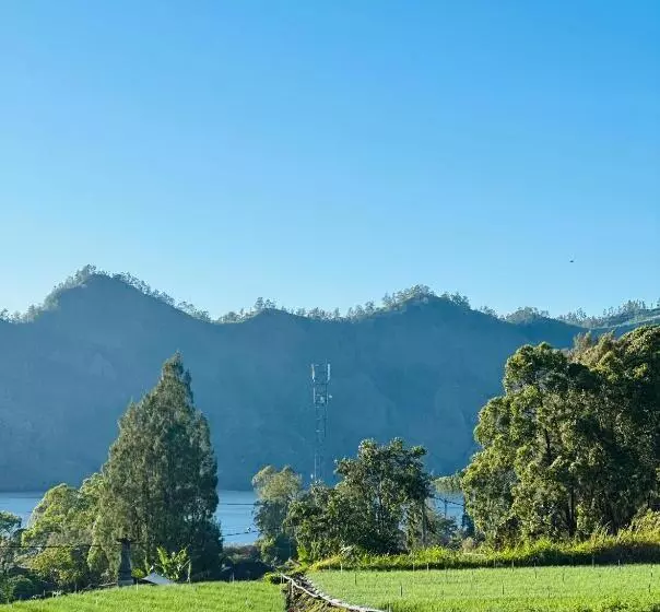تختخواب و صبحانه Garden Hill