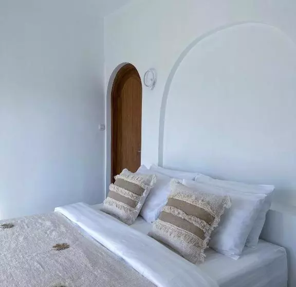 تختخواب و صبحانه Garden Hill