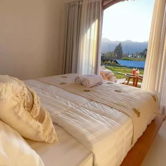 تختخواب و صبحانه Garden Hill