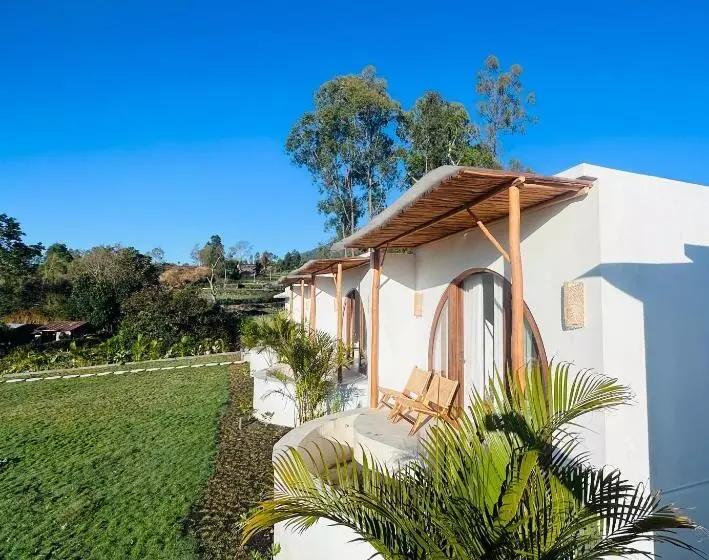 تختخواب و صبحانه Garden Hill