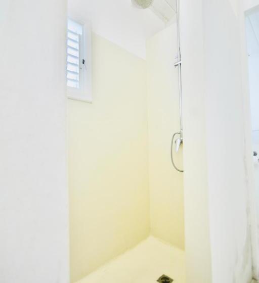 تختخواب و صبحانه Non Disponible