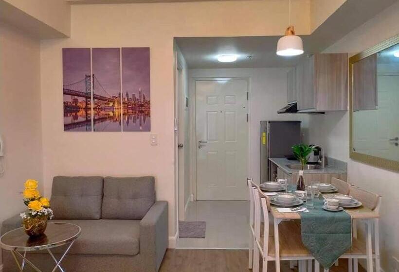 בית מלון כפרי Grand Residences Unit 1805