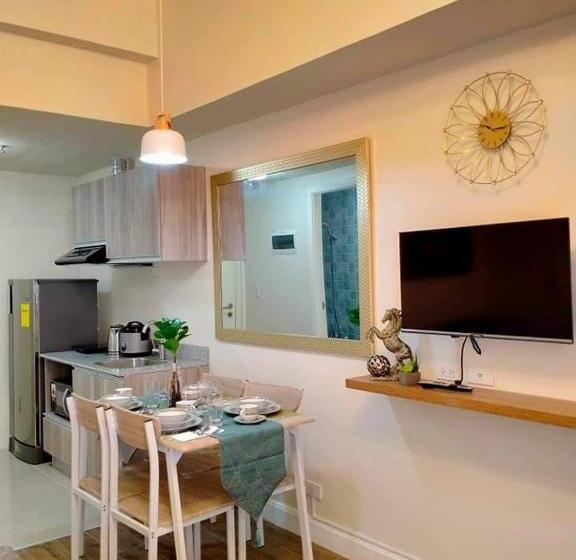 בית מלון כפרי Grand Residences Unit 1805