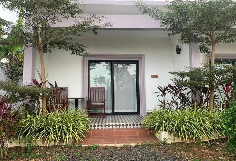 בית מלון כפרי I Am Koh Ker