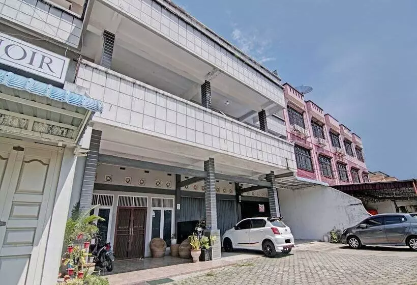 Hotelli Oyo 93325 Bagus Jaya Syariah
