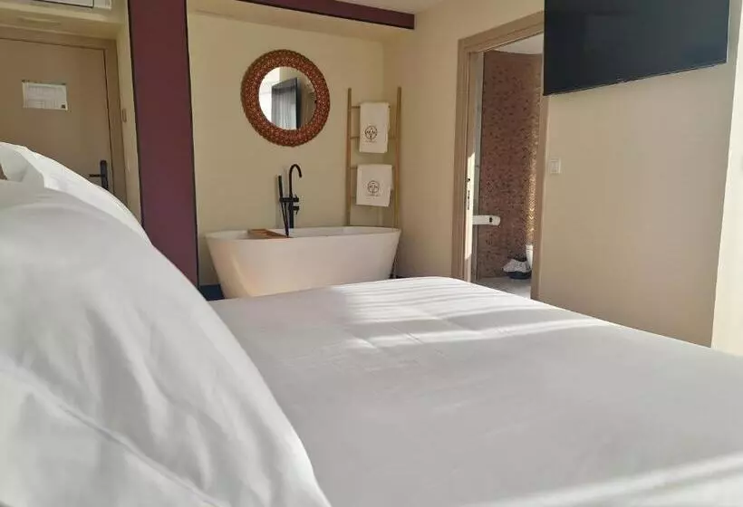 ホテル Suites Moma Centro