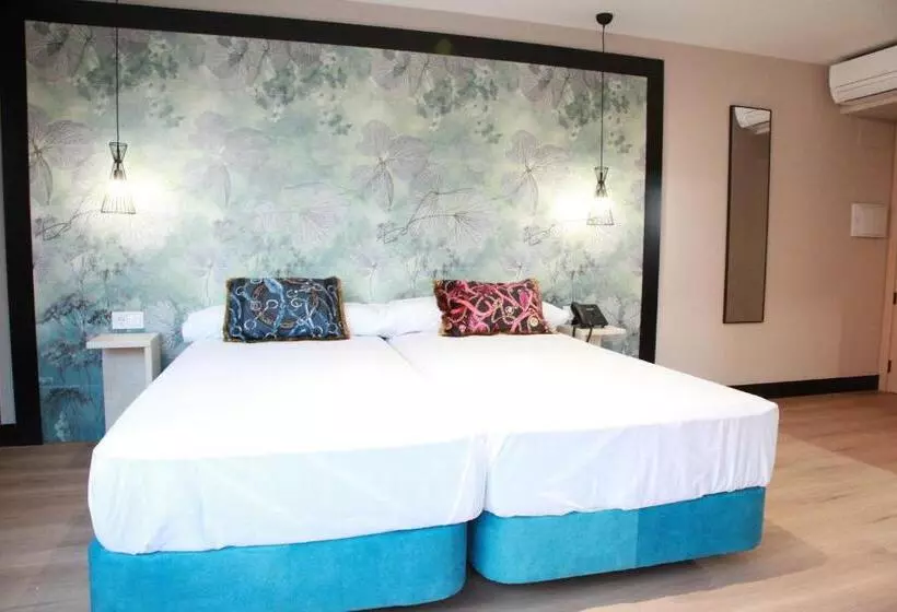 ホテル Suites Moma Centro