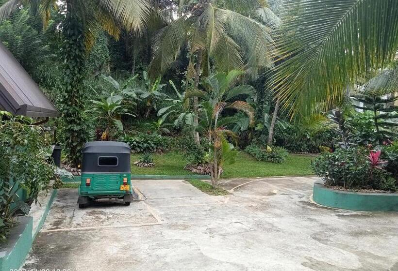 Отель The Kingdom Gate