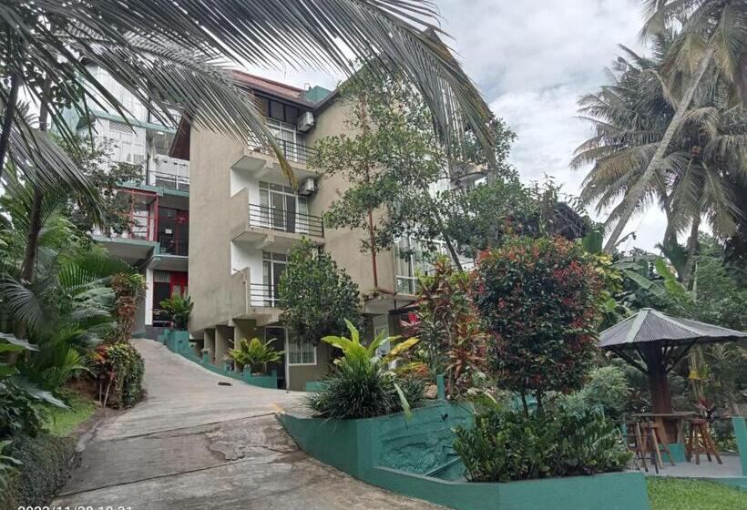 Отель The Kingdom Gate