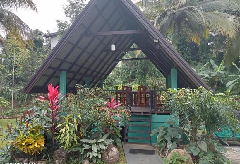 Отель The Kingdom Gate