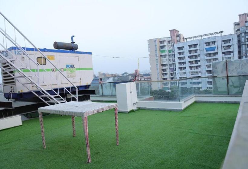 The Sandalwood Hotel I Sec 38 I Near Medanta Medicity Gurgaon