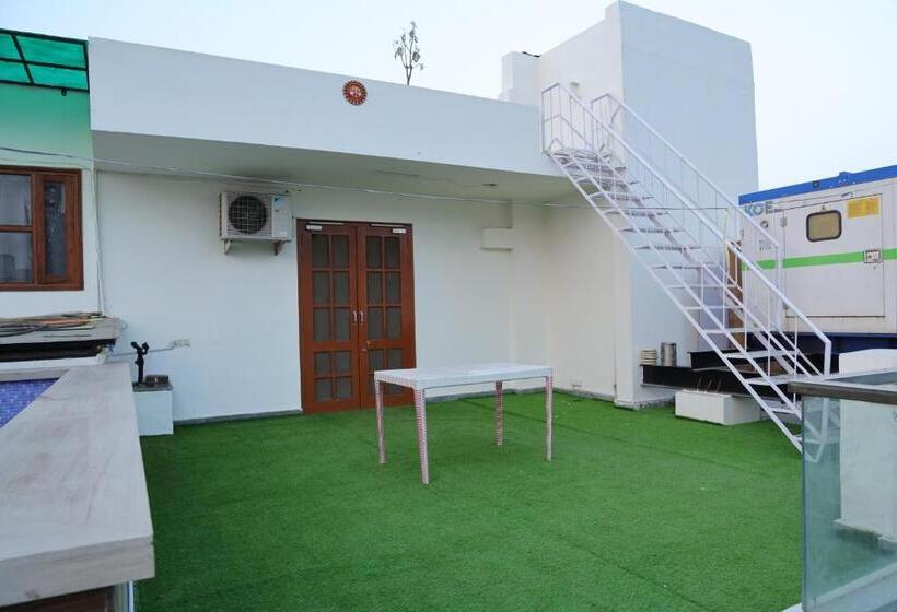 The Sandalwood Hotel I Sec 38 I Near Medanta Medicity Gurgaon