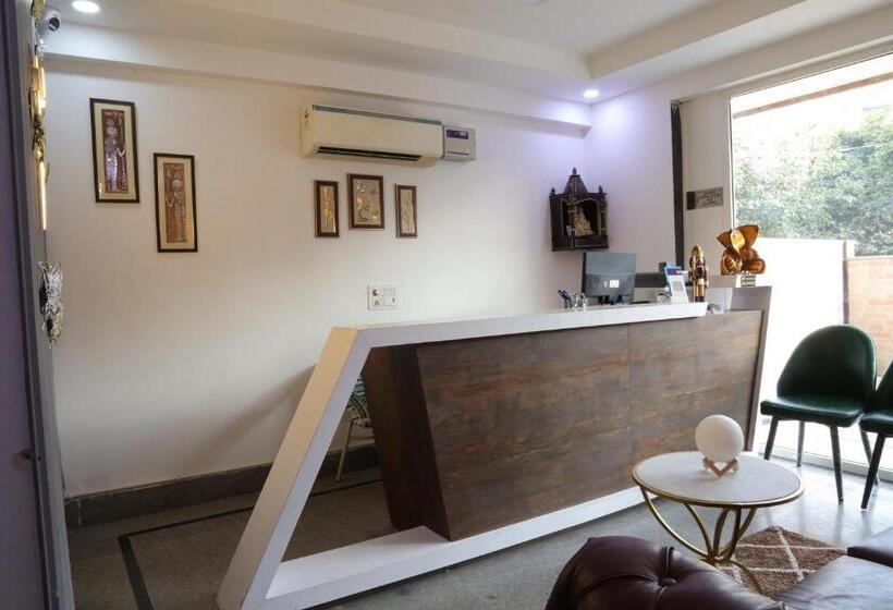 The Sandalwood Hotel I Sec 38 I Near Medanta Medicity Gurgaon