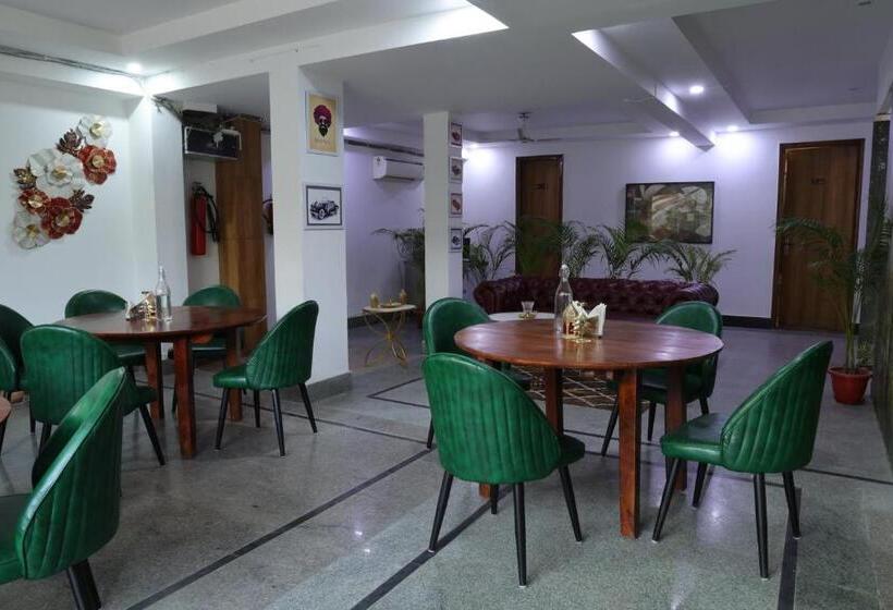 The Sandalwood Hotel I Sec 38 I Near Medanta Medicity Gurgaon