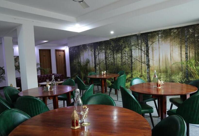 The Sandalwood Hotel I Sec 38 I Near Medanta Medicity Gurgaon